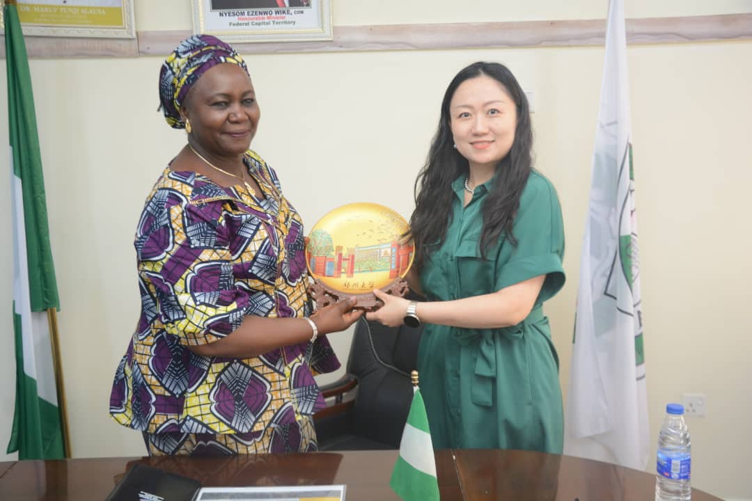 Delegation from the Zhengzhou University and Shenzhen University
